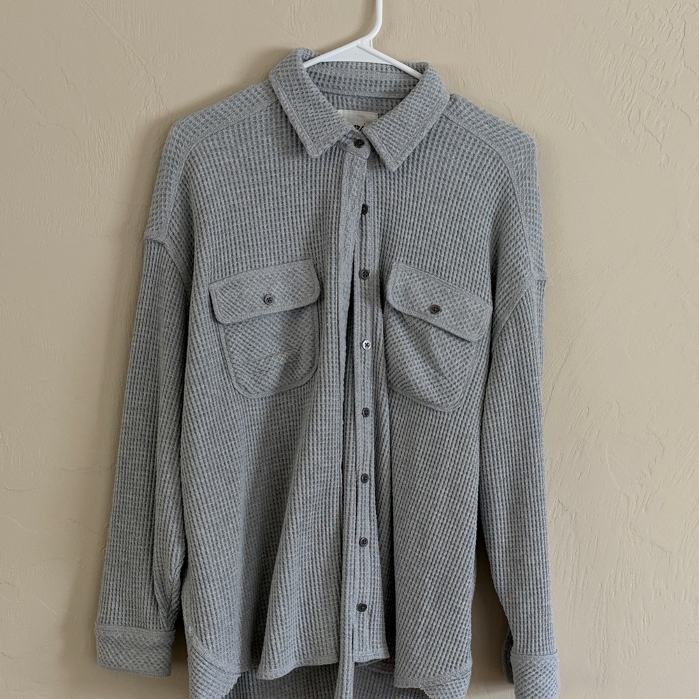 Aerie Gray Button Down Waffle Knit Shirt
Worn Once. Excellent Condition!
